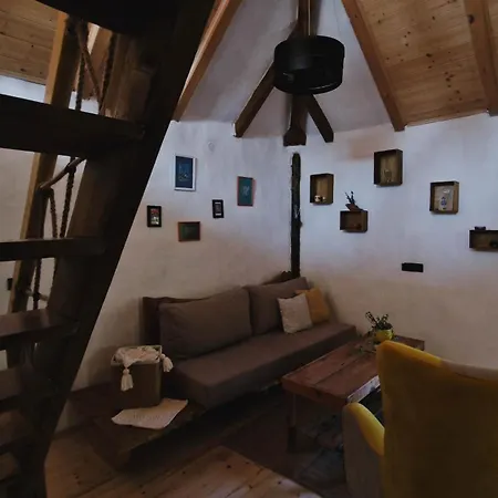 Kuca Od Slame Panonski Mornar * Monostorszeg