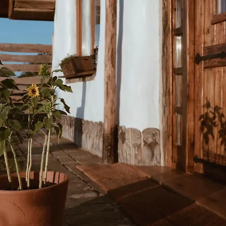 Nyaraló Kuca Od Slame Panonski Mornar Monostorszeg