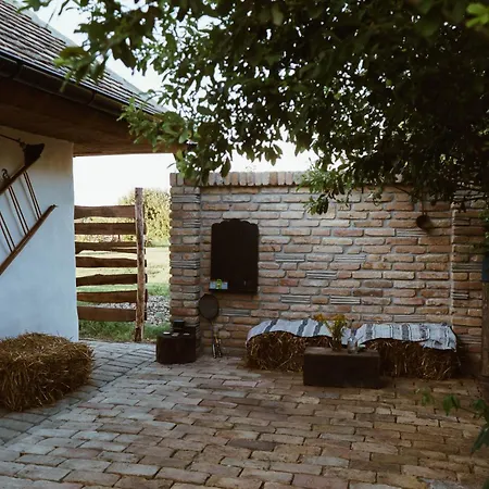 Kuca Od Slame Panonski Mornar Backi Monostor